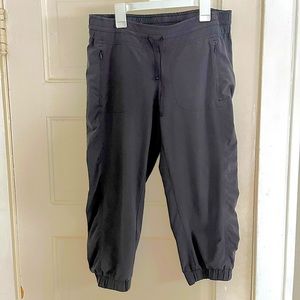 Athleta 3/4 length cargo pants joggers